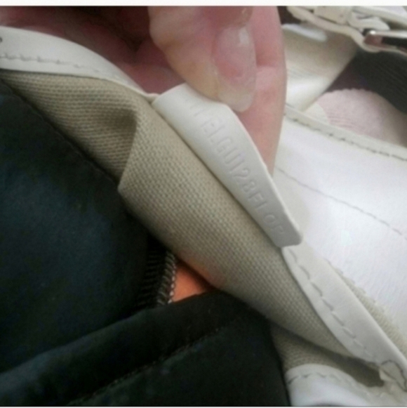 🍁🍂🍁🍂🍁NEED GONE LIKE NEW Burberry Bag  MegA Check Nova Leather Buckle Hobo - Picture 2 of 16